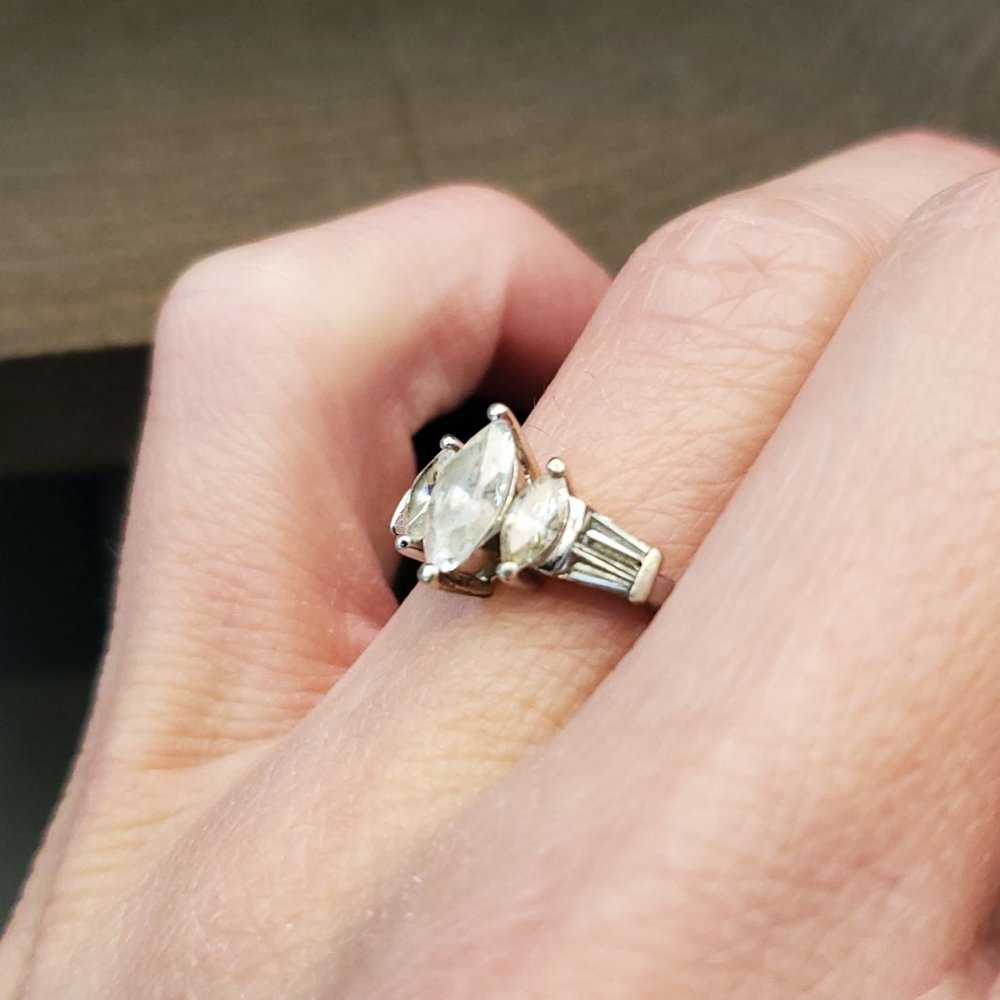 Size 8 925 Sterling Silver Rustic Marquise Cubic Zirconia Ring - Picture 2 of 7